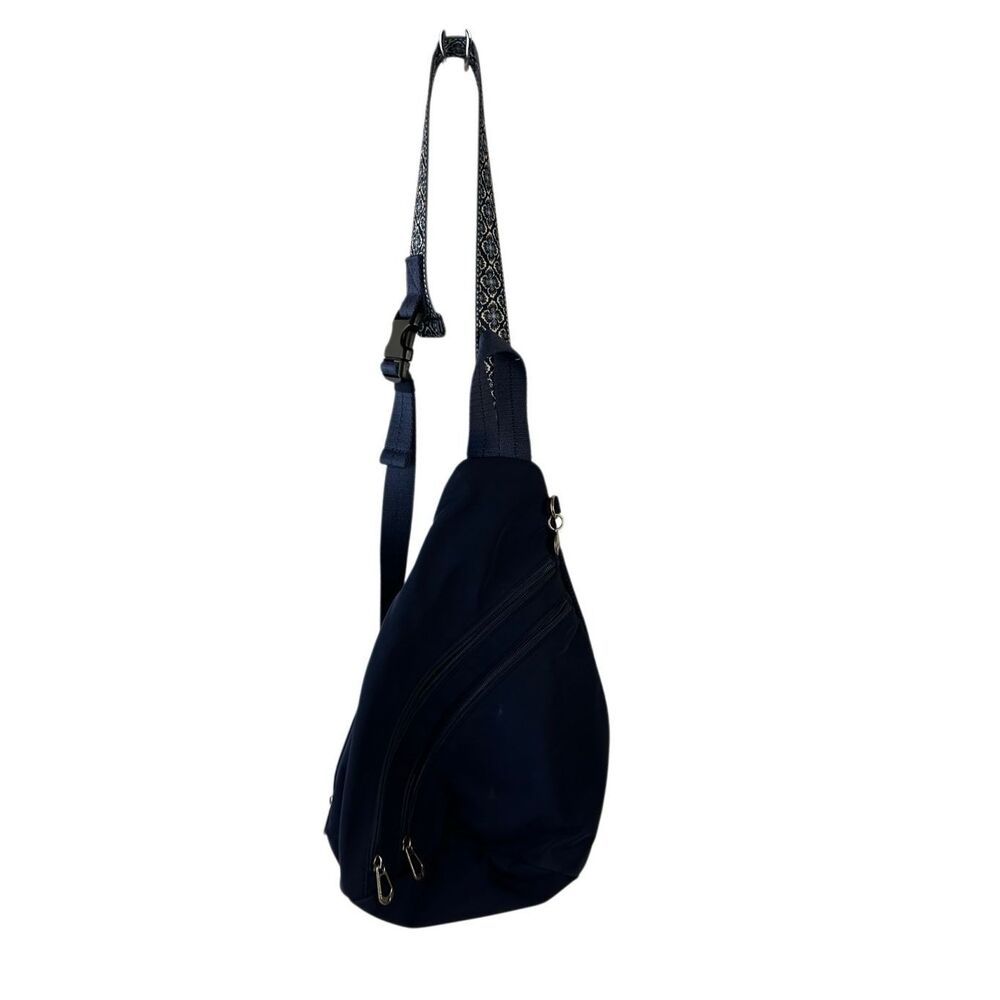 Sakroots crossbody purse kidney shape blue nylon bag wide floral straps